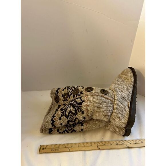 MukLuks sock slouch boots size 11 brown ***missing/cracked button - Picture 4 of 6